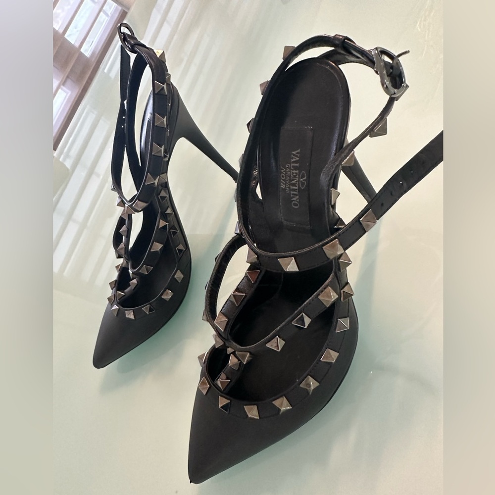 Rockstud Valentino heels black on black size 39